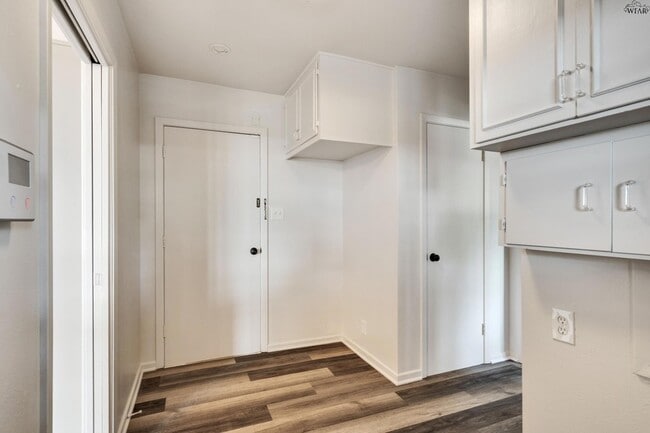 Building Photo - 2108 Granada Dr