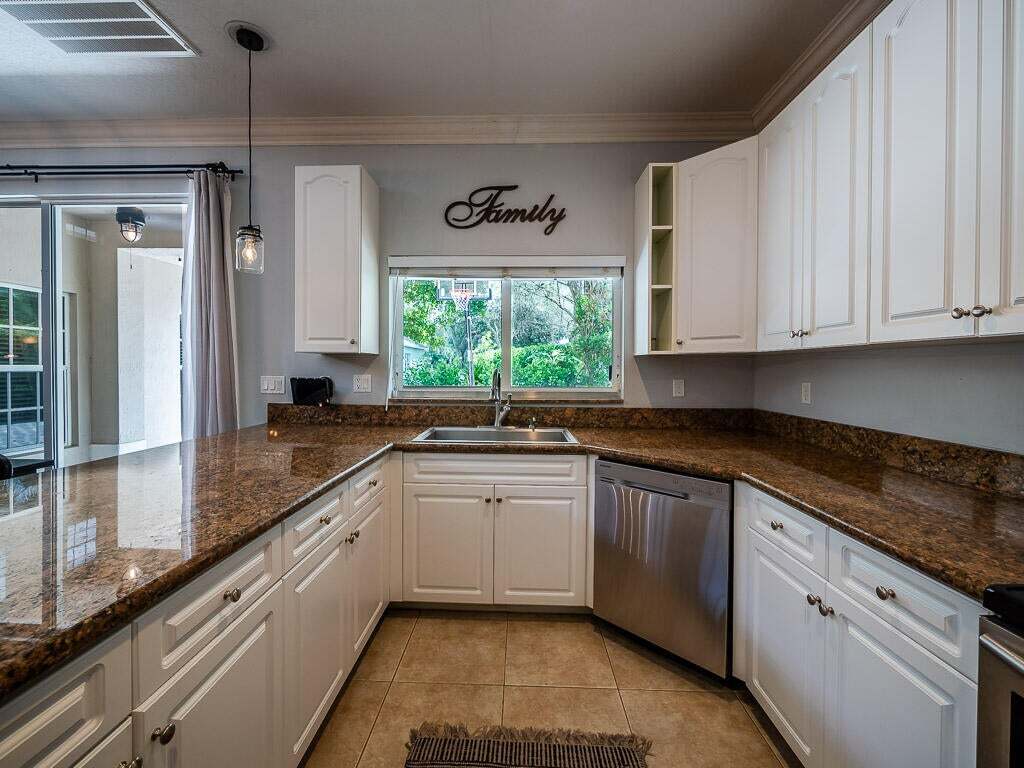 Building Photo - 6673 Eagle Ridge Dr