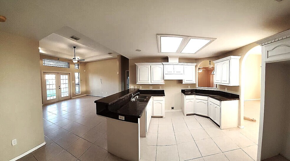 Building Photo - 2200 N 48th St