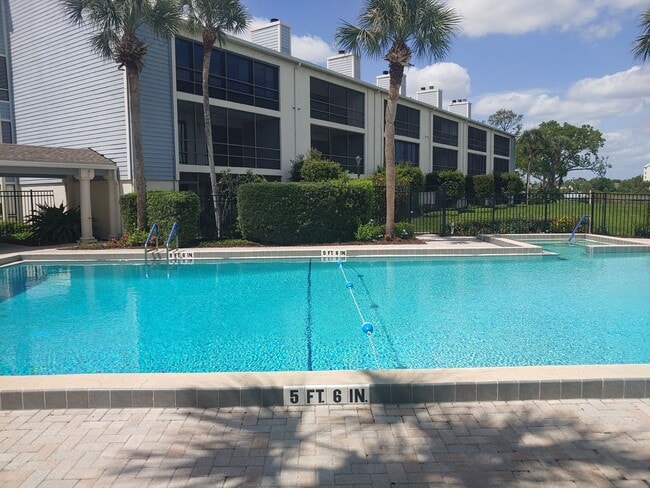 Building Photo - 2/2 condo for rent on Lake Fairview!
