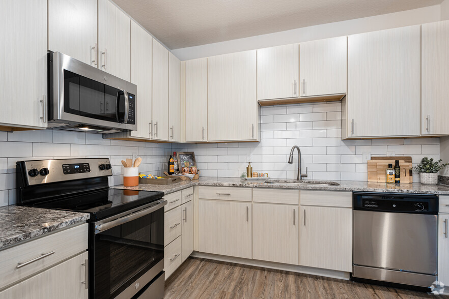 2BR, 2BA - 1,108SF - Tapestry at Westland Village