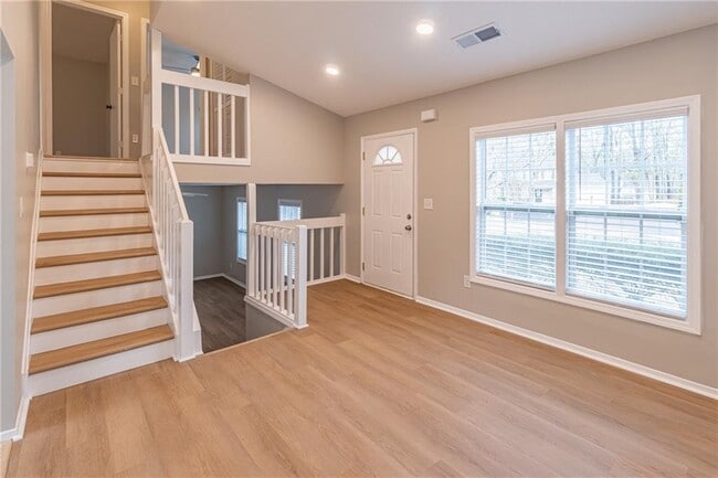 Building Photo - 210 Littlewick Way