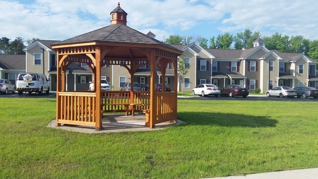 gazebo - 333 NY-376