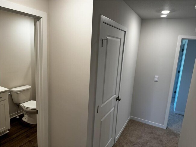 Building Photo - Spring Hill House