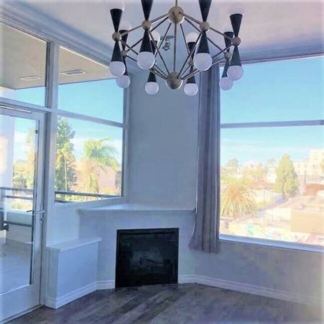 Building Photo - Bankers Hill Upgraded  One bedroom with Ci...