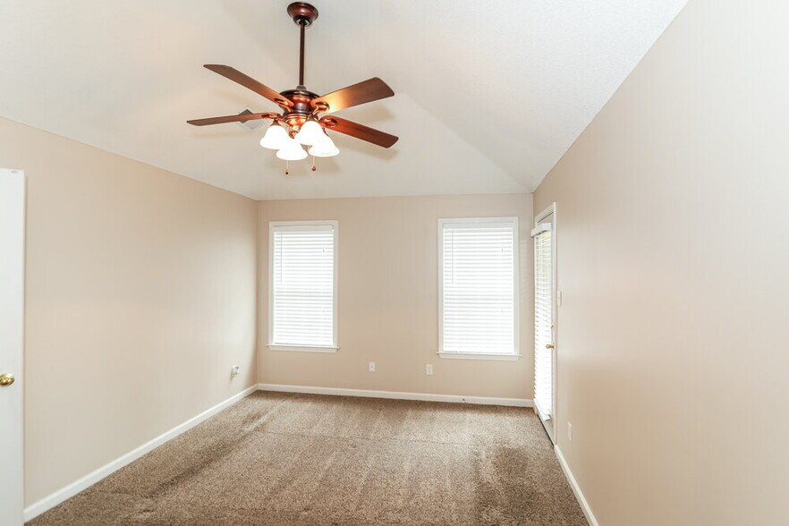 Building Photo - 10255 Green Moss Dr S
