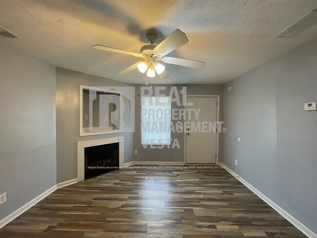 Building Photo - 222 Cody Dr