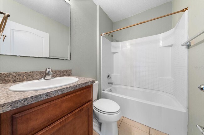 Building Photo - 1073 Brenton Manor Dr