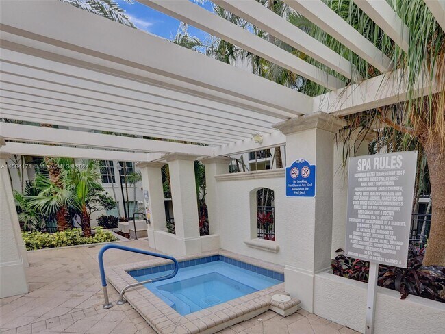 Building Photo - 600 S Dixie Hwy