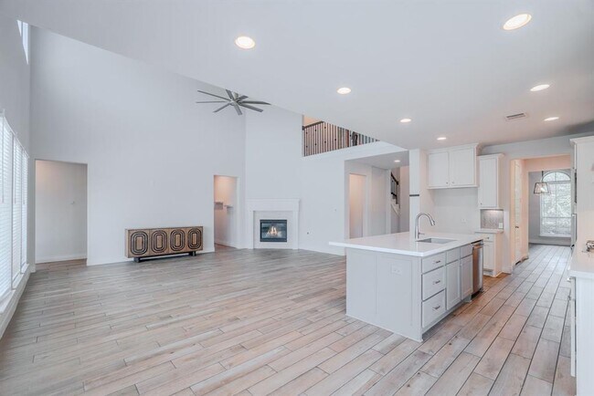 Building Photo - 17010 Harper's Way