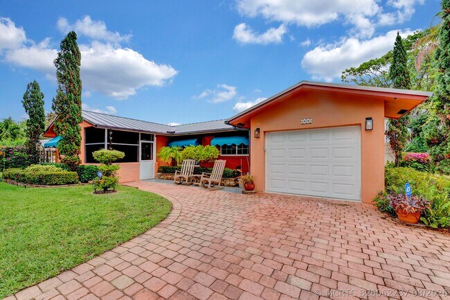 Building Photo - 661 Eagle Cir