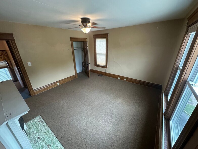 Building Photo - 3000 Dudley Ave