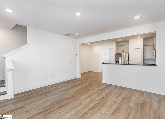 Building Photo - 152 Creekhill St