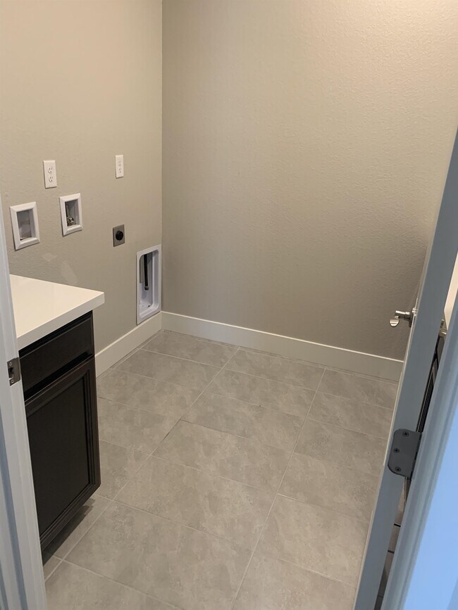 Building Photo - 7600 Arya Ct