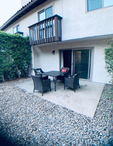 Patio towards house - 924 Philinda Ave