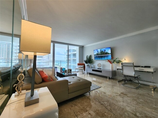 Building Photo - 2030 S Ocean Dr