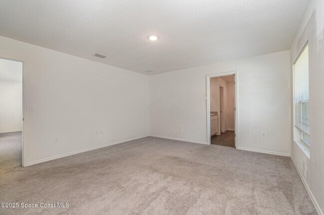 Building Photo - 2359 Fallkirk Ave