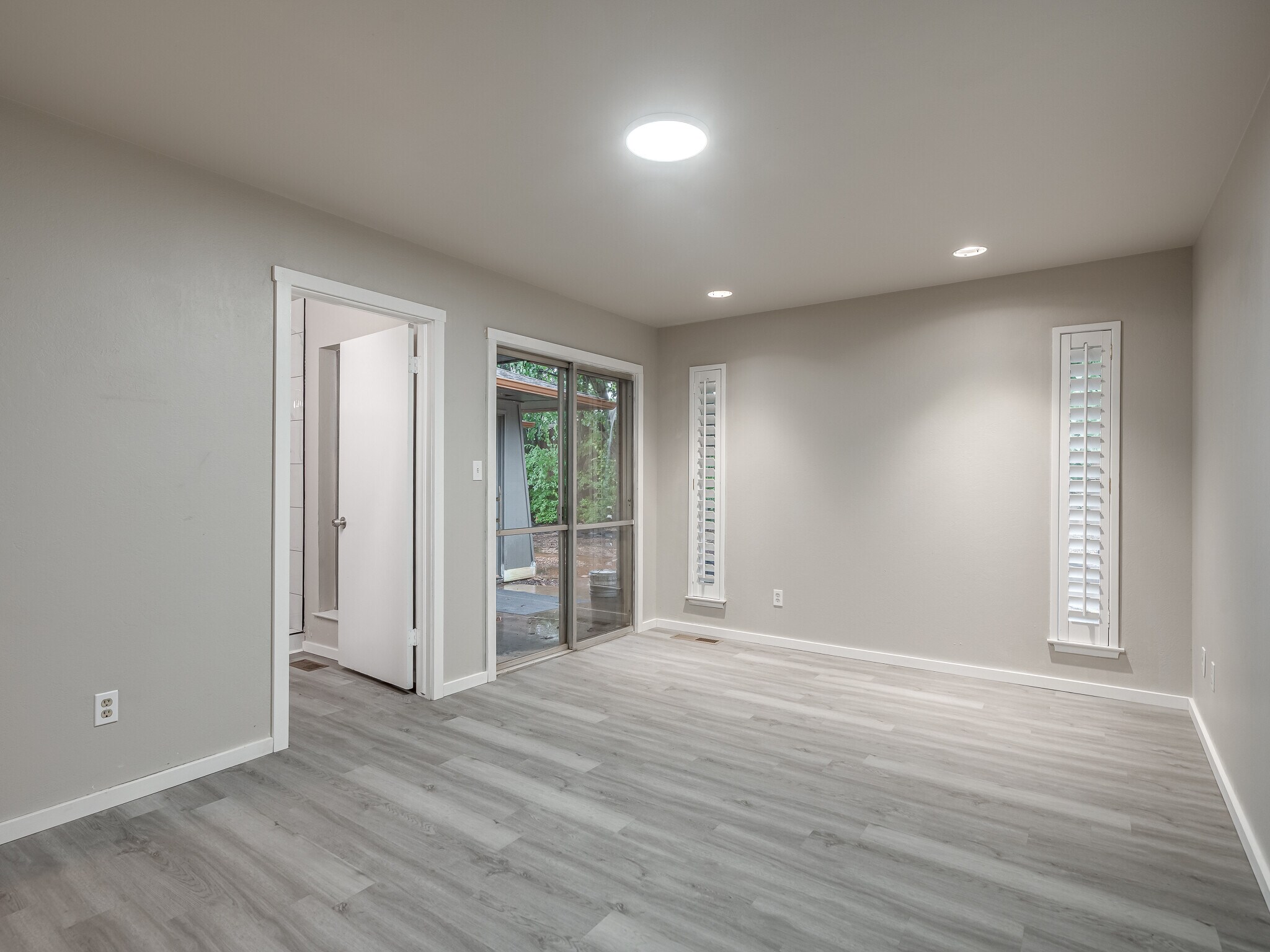 Building Photo - 12136 Thorn Ridge Rd