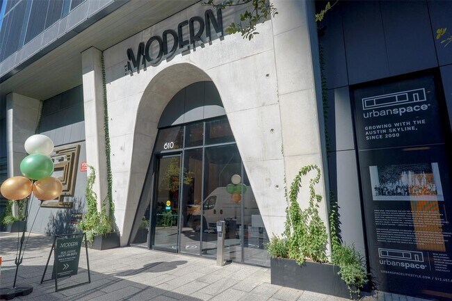 Primary Photo - 610 Davis St