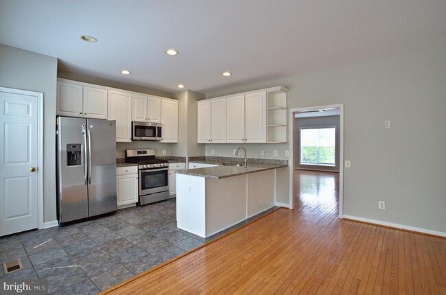 Building Photo - 8239 Singleleaf Ln