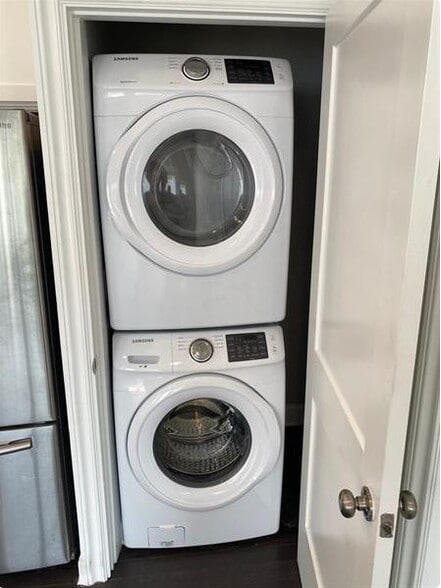 Building Photo - 1747 Stone Hedge Dr NW