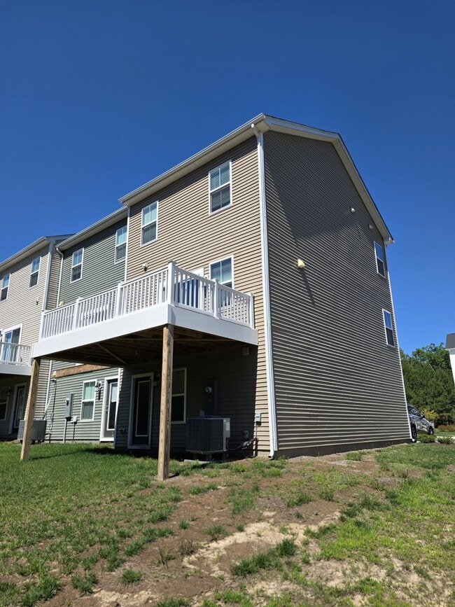 Building Photo - 5870 Ginger Dr