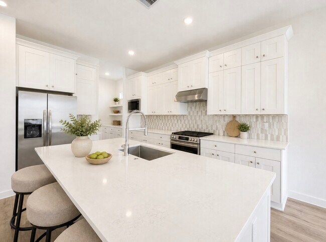 Building Photo - 31026 Sun Vly Dr