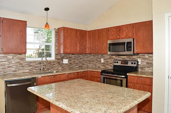Building Photo - 13115 Pebblewalk Cir S