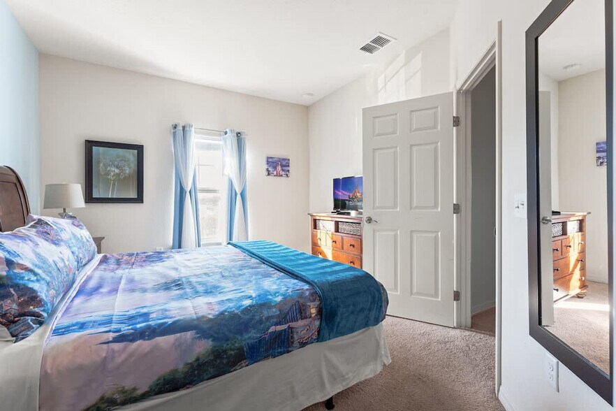 Building Photo - 8989 Shine Dr