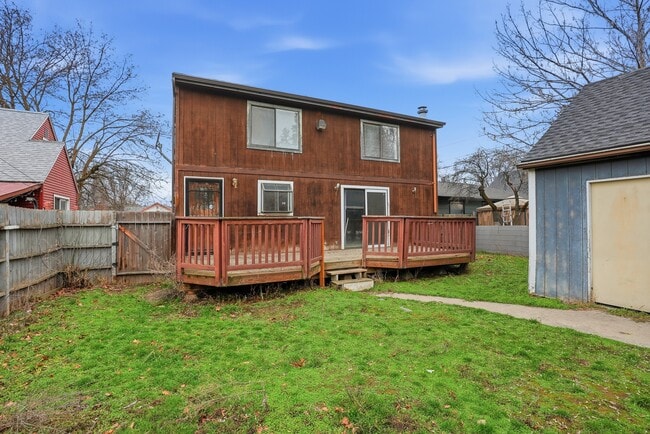 Building Photo - 611 S Ferrall St