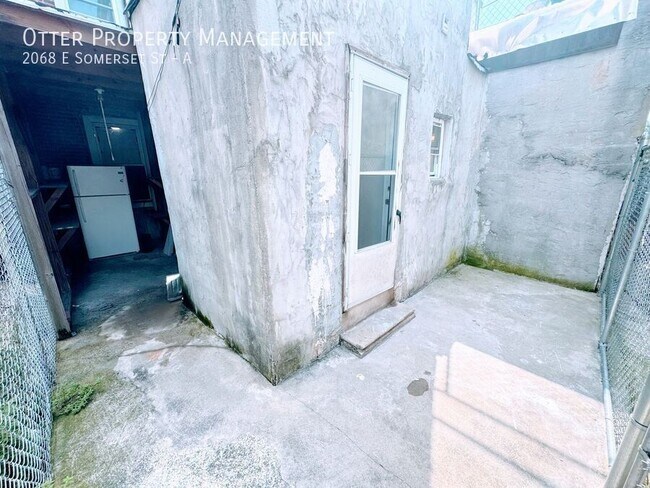 Building Photo - 2068 E Somerset St