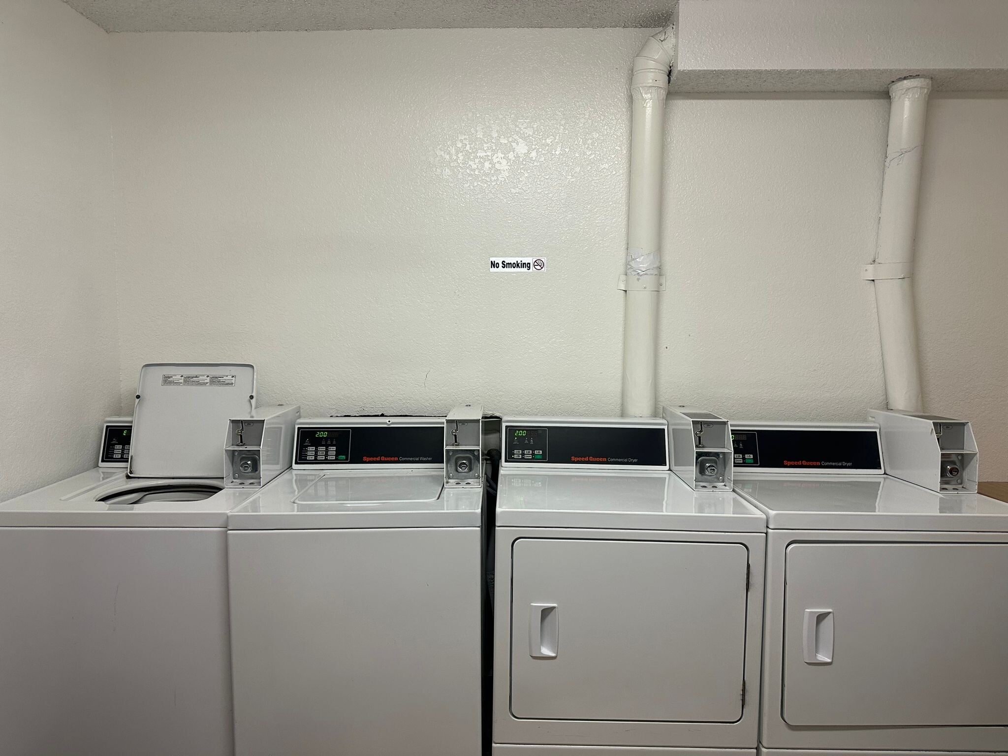 Building Photo - 2410 Rio Dr