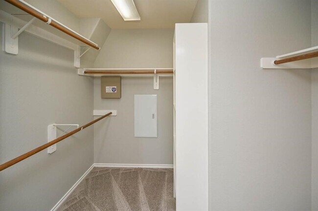 Building Photo - 6431 Calgary Woods Ln