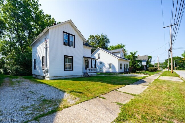 Building Photo - 2417 2nd St