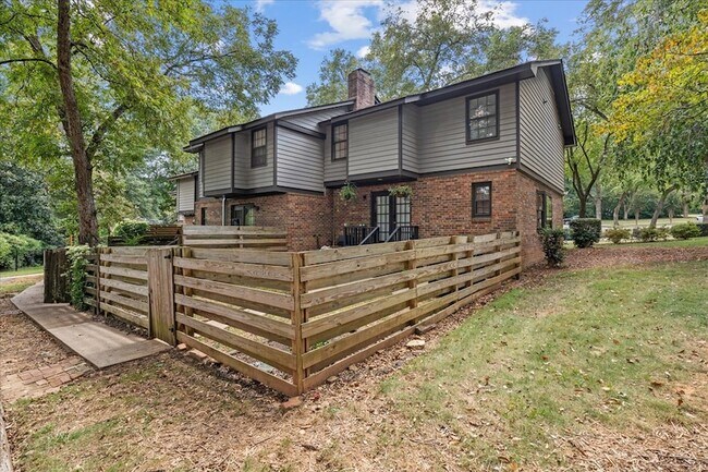 Building Photo - 541 N White St