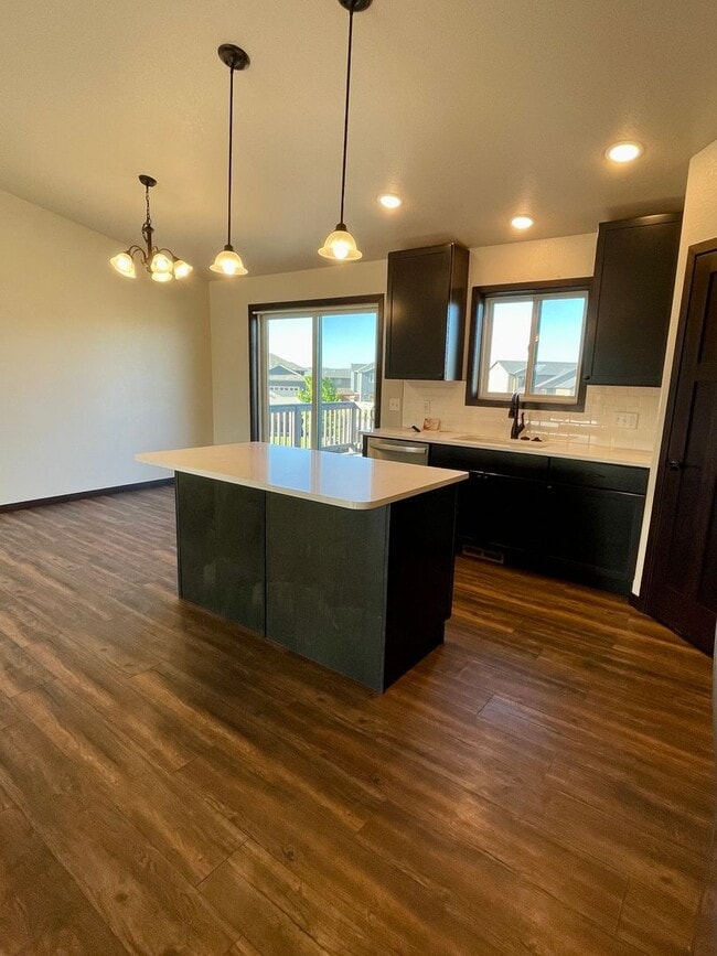 Building Photo - * GAME-CHANGING-MOVE-IN-SPECIAL * 4 Bedroom, 3 Bathroom with Office for Rent