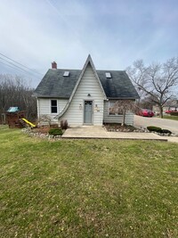 Building Photo - Updated 3 Bedroom Monroeville Home!