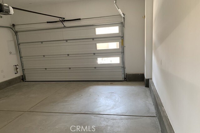 Building Photo - 646 Athos