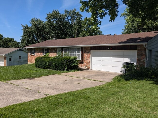 Building Photo - 2513 Lilac Dr