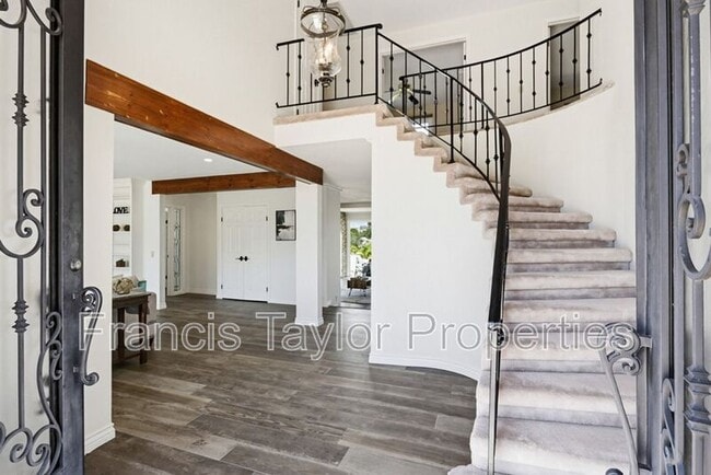 Building Photo - 29059 Meadow Glen Way W