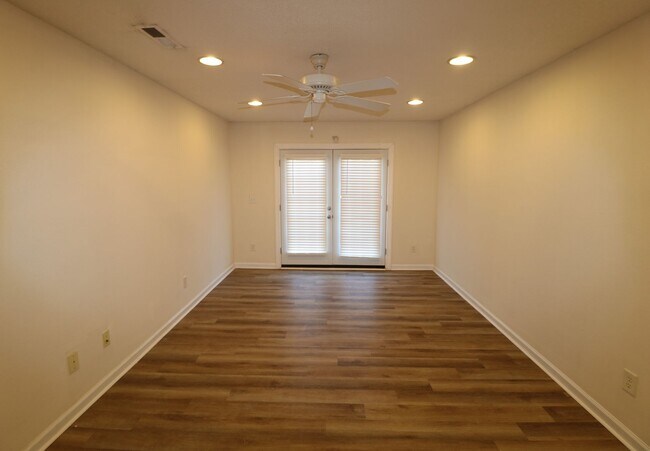 Building Photo - 4185 Kennison Village Dr