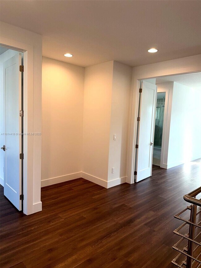 Building Photo - 1438 SW 23rd St