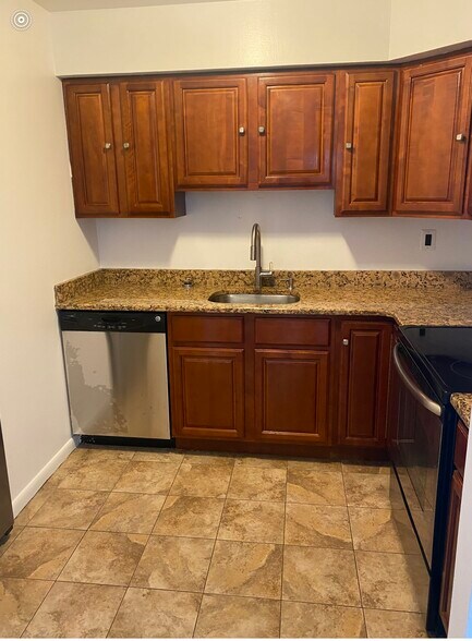 Building Photo - 835 Garrett Ln