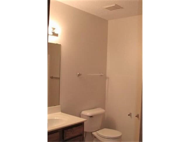 Building Photo - 855 Highview Dr