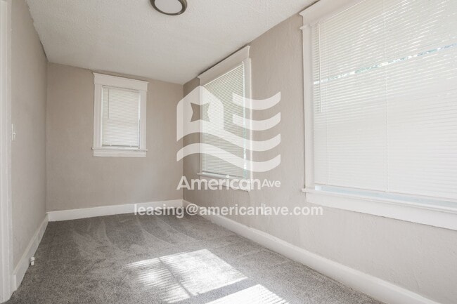 Building Photo - 3044 E 32 St