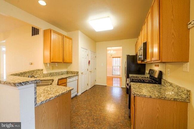 Building Photo - 303 Highland Ridge Ave