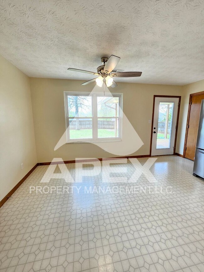 Building Photo - Beautiful 3 Bd/2 Ba Brick Single Family Home w/2-Car Garage in Powell!