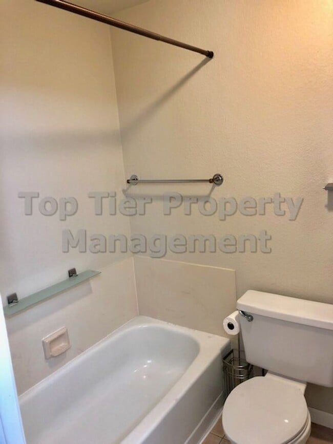 Building Photo - 2bd/1.5ba, 1,112 sf Concord Townhome available for Lease