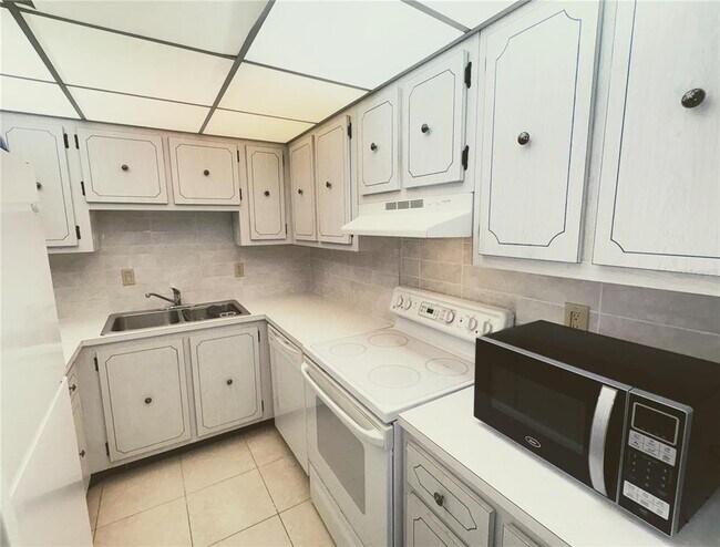 Building Photo - 3051 S Atlantic Ave