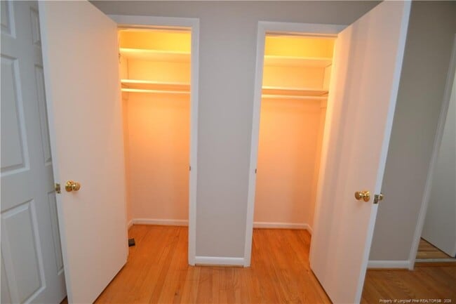 Building Photo - 806 Kingswood Dr
